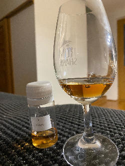 Photo of the rum Réunion Rum (Bottled for Kirsch) taken from user martin slezák