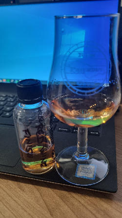 Photo of the rum Réunion Rum (Bottled for Kirsch) taken from user Martin Švojgr