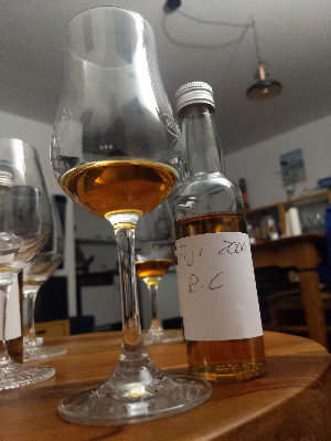 Photo of the rum The Royal Cane Cask Company Fiji SPD taken from user crazyforgoodbooze