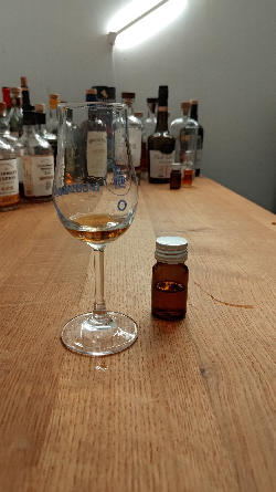 Photo of the rum Édition Blanc Paris HERR taken from user Nivius