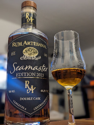 Photo of the rum Rum Artesanal Burke‘s Seamaster Edition 2023 taken from user crazyforgoodbooze
