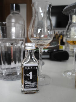 Photo of the rum Ron Jamaica Superior taken from user Frederic