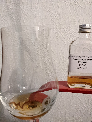 Photo of the rum Cambridge STC❤️E taken from user lukasdrinkinghabits