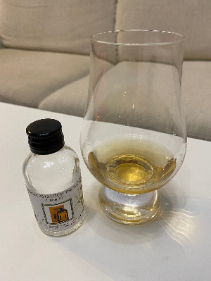 Photo of the rum The Younger (300cl) LROK taken from user Michal S