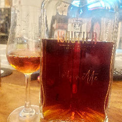 Photo of the rum Antoinette - Rhum Vieux 14 Ans D‘Age taken from user Rowald Sweet Empire