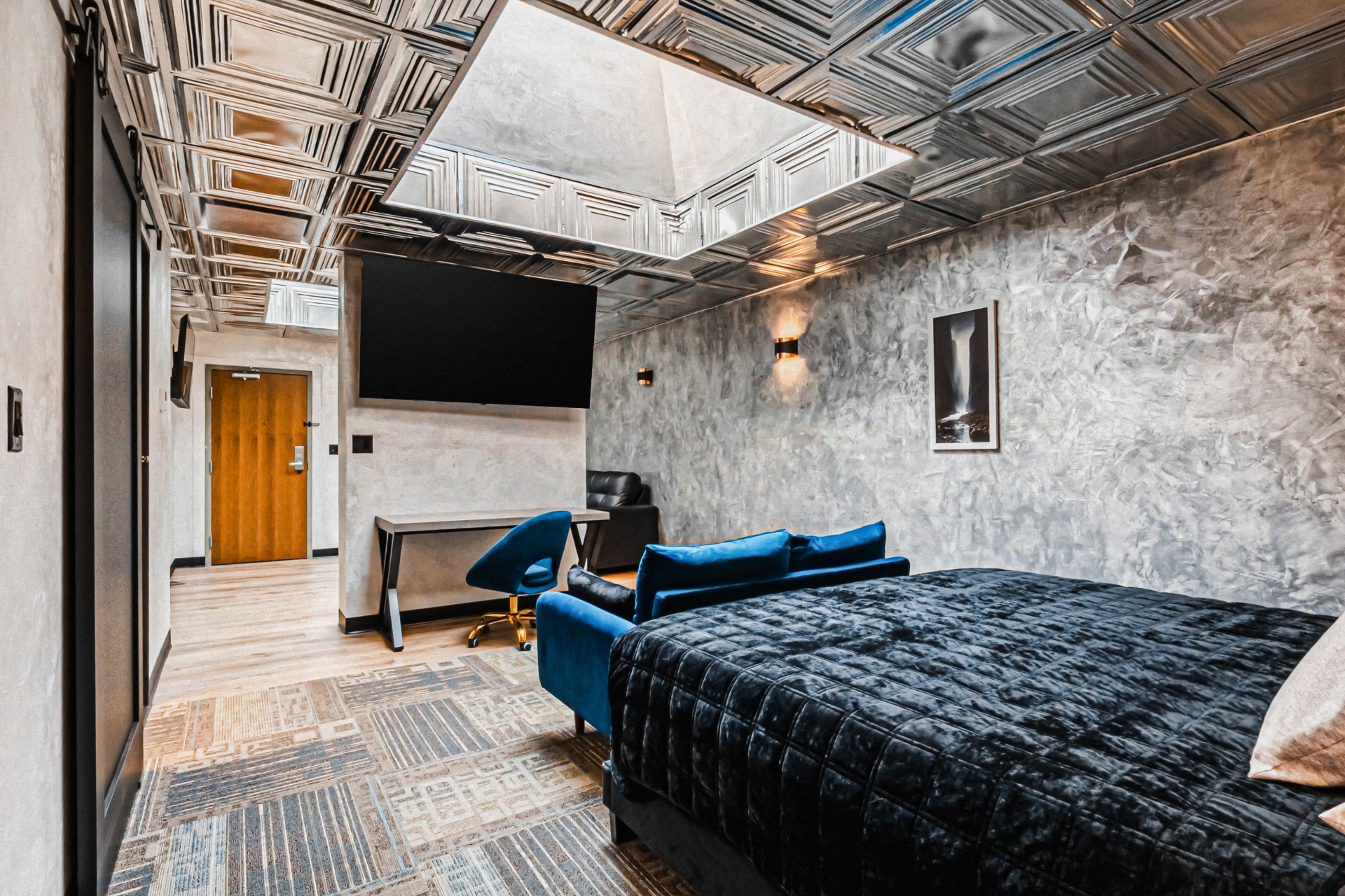Silver Suite - Image 2
