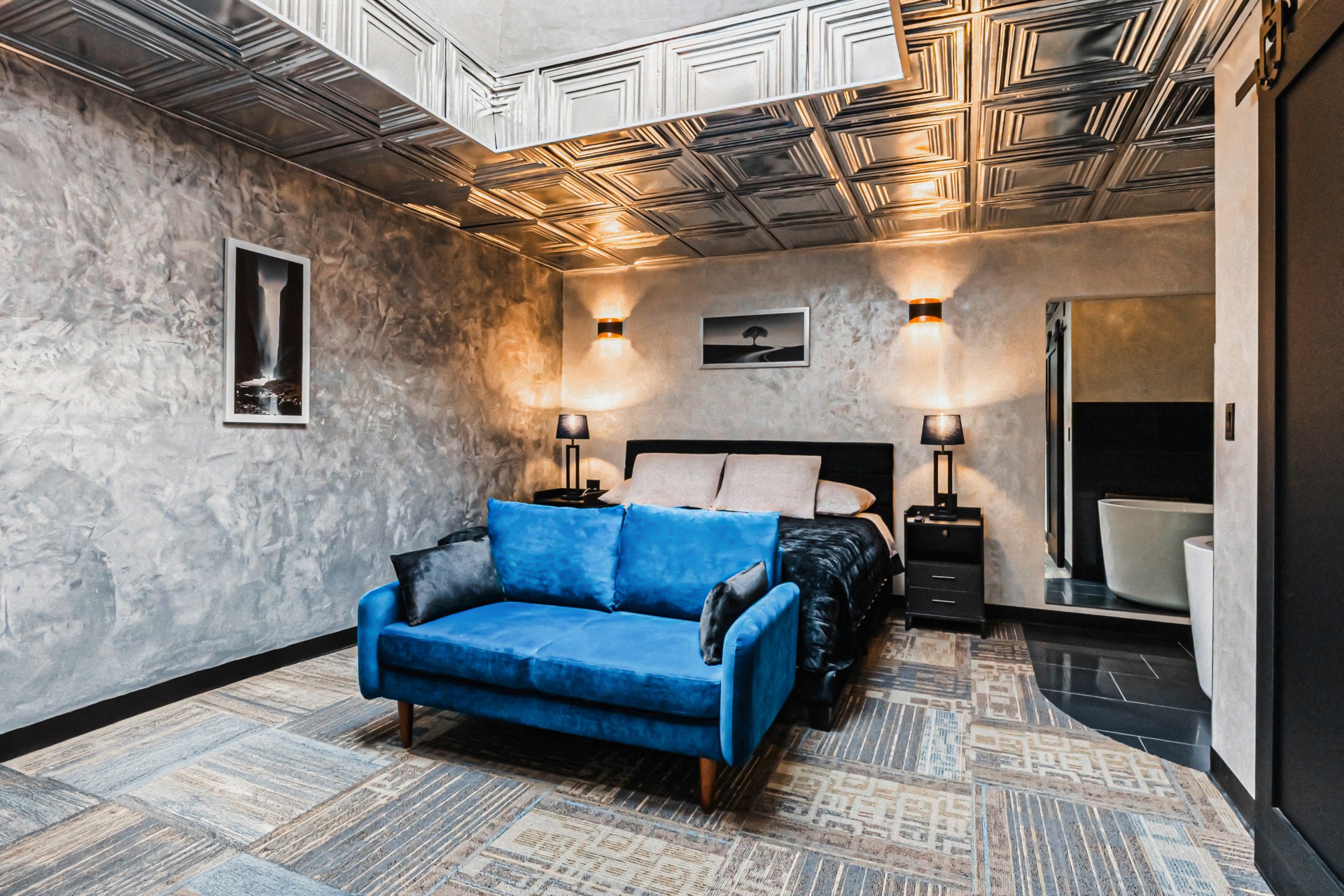 Silver Suite - Image 1