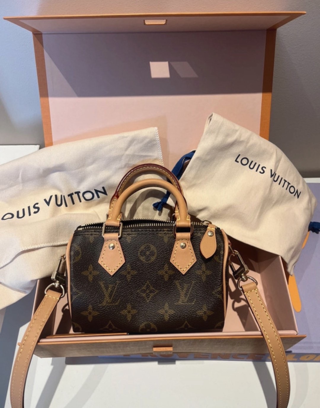 Louis Vuitton — Vue 3