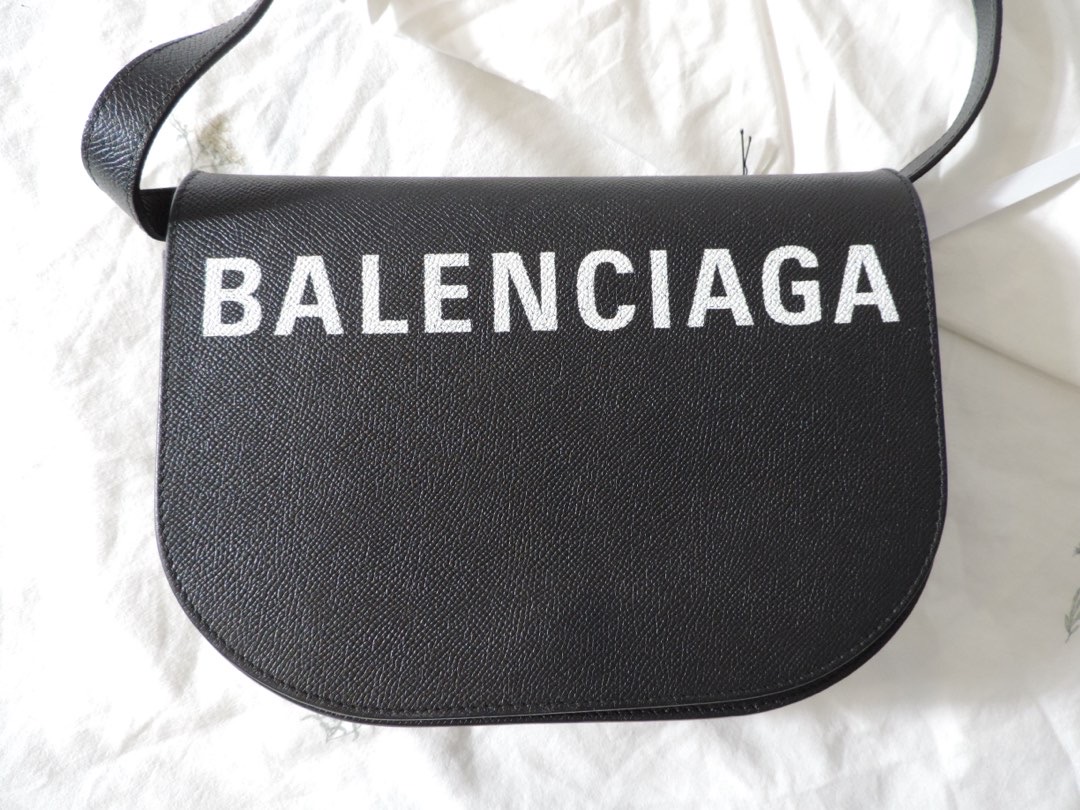 Balenciaga — Vue 5
