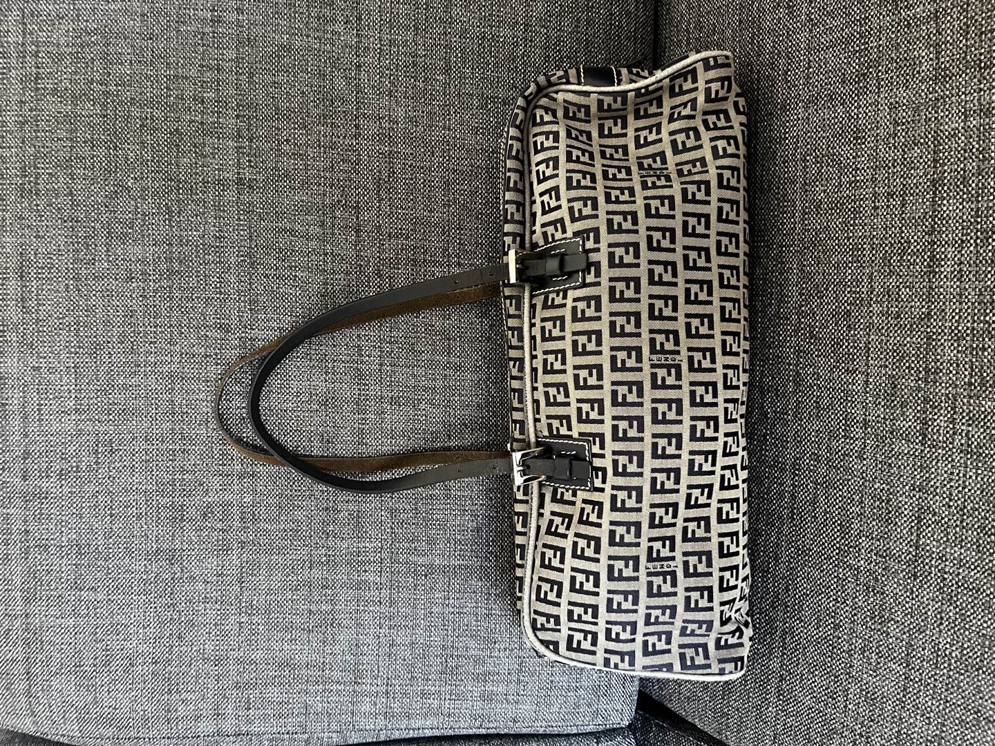 Location Sacs Baguette Fendi - Taille One Size | RentWear Connection