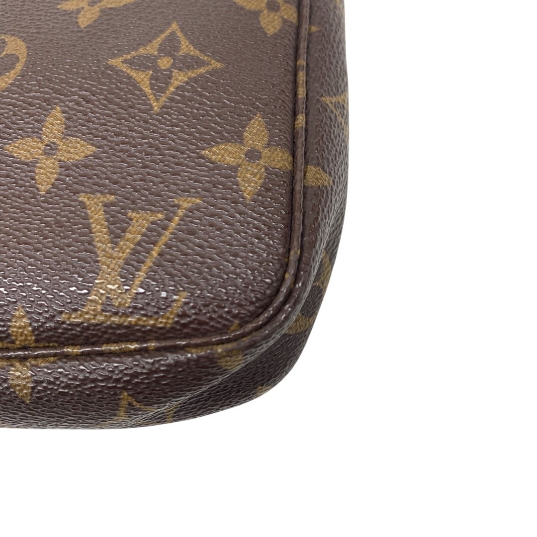 Louis Vuitton — Vue 7 Louis Vuitton — Vue 7