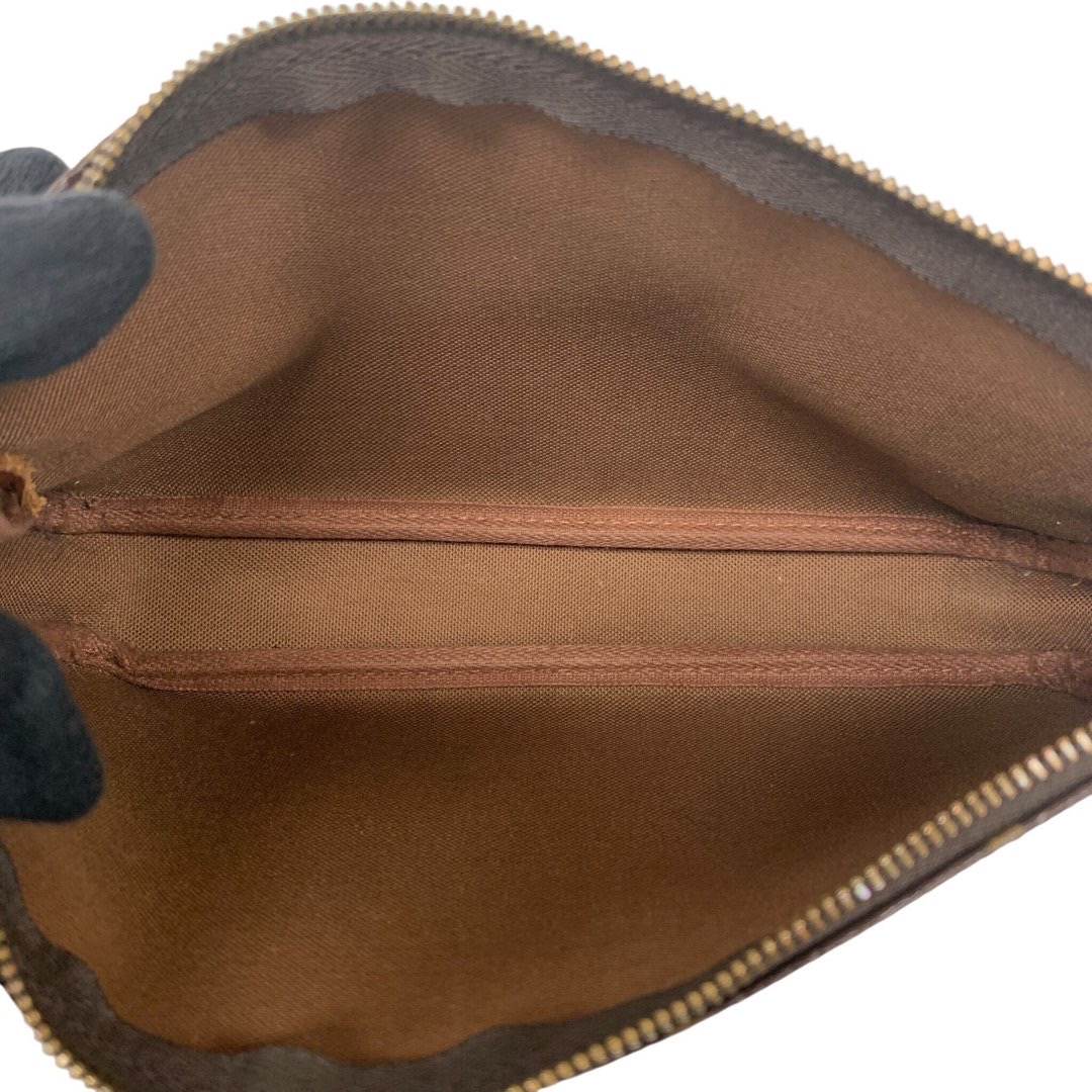 Louis Vuitton — Vue 10 Louis Vuitton — Vue 10