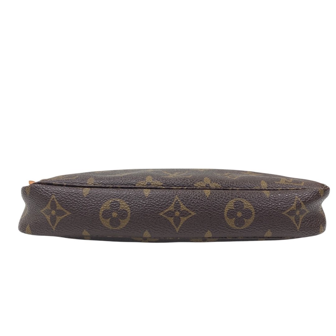 Louis Vuitton — Vue 11 Louis Vuitton — Vue 11