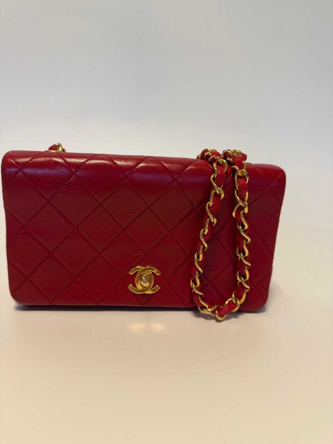 Location Sacs à Bandoulières Chanel - Taille One Size | RentWear Connection
