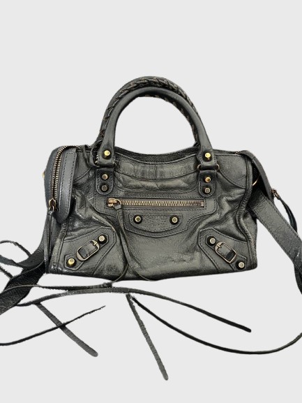Balenciaga — Vue 6 Balenciaga — Vue 6