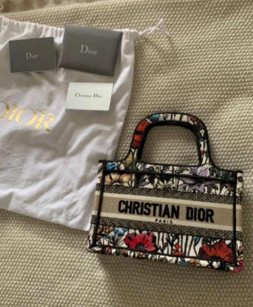 Dior — Vue 2 Dior — Vue 2