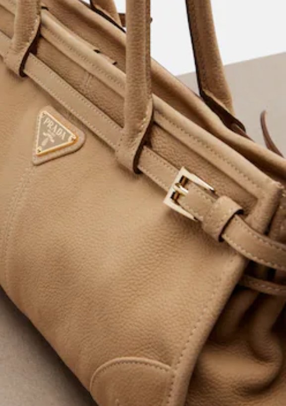 Prada — Vue 4 Prada — Vue 4