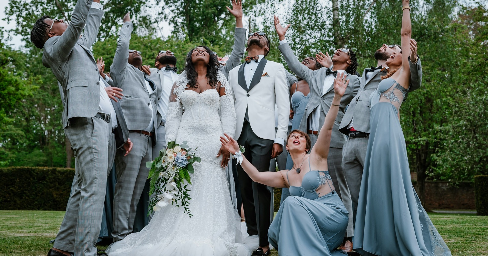 Cómo decir el código de vestimenta de una boda sin sonar grosero