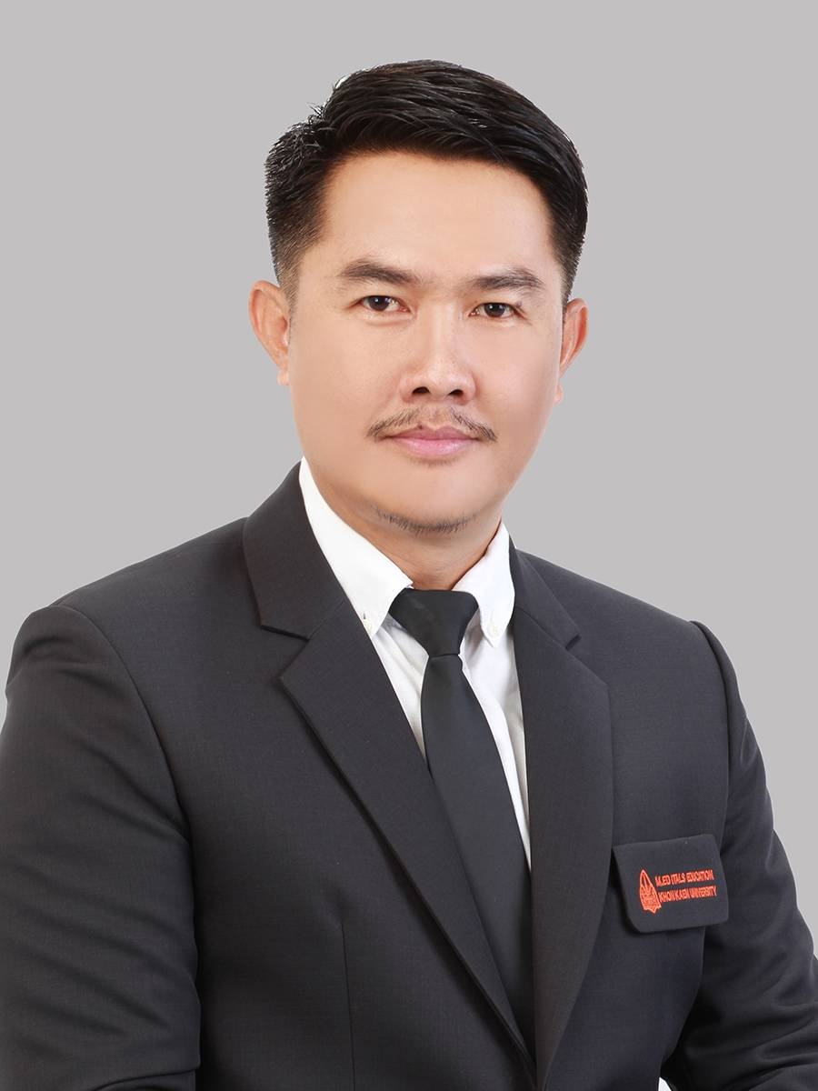 นายธฤต วรรณเสน - Founder & Innovation Lead