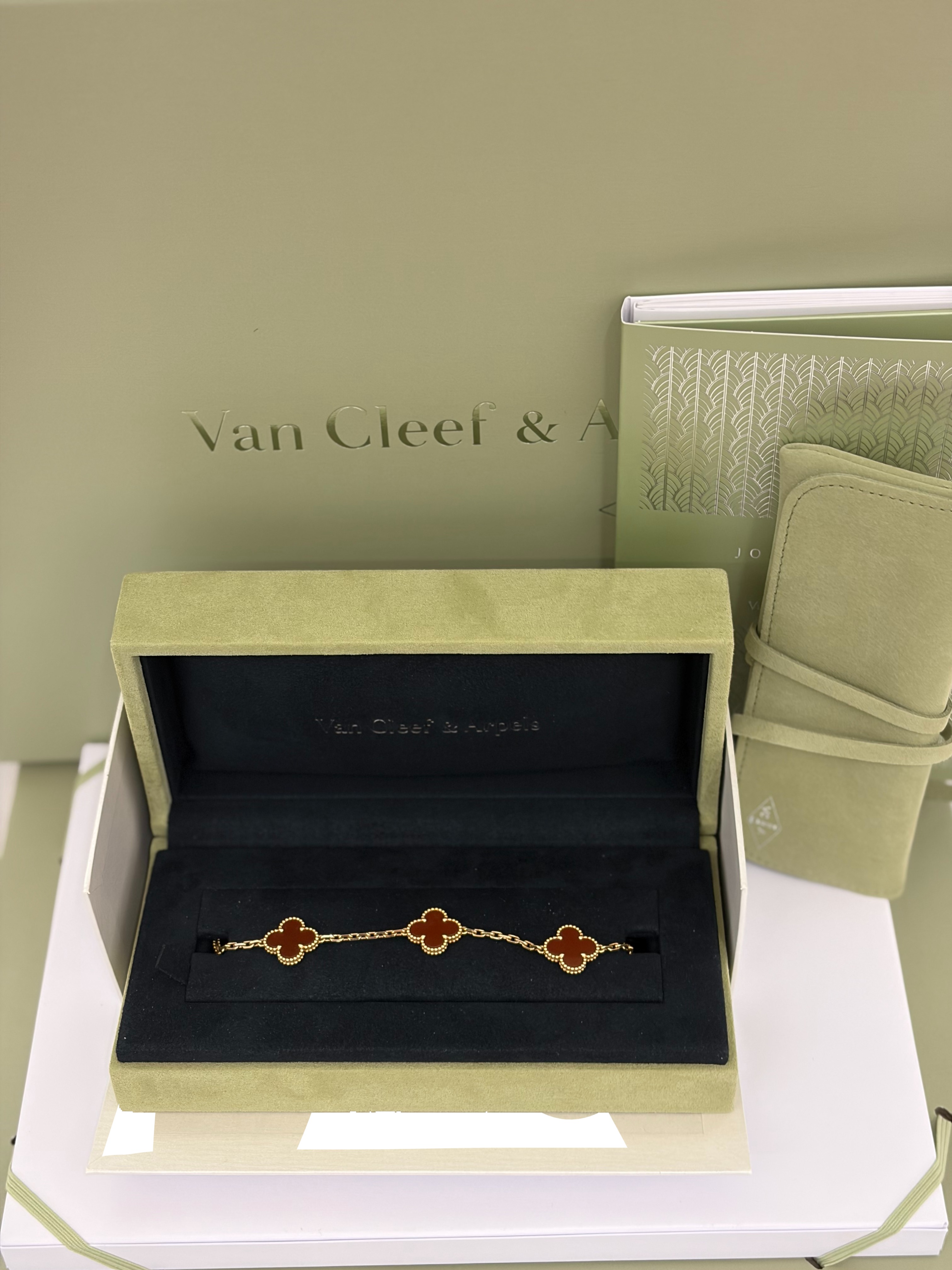 Van Cleef & Arpels Vintage Alhambra 5 Motifs Bracelet in 18K Yellow Gold with Carnelian