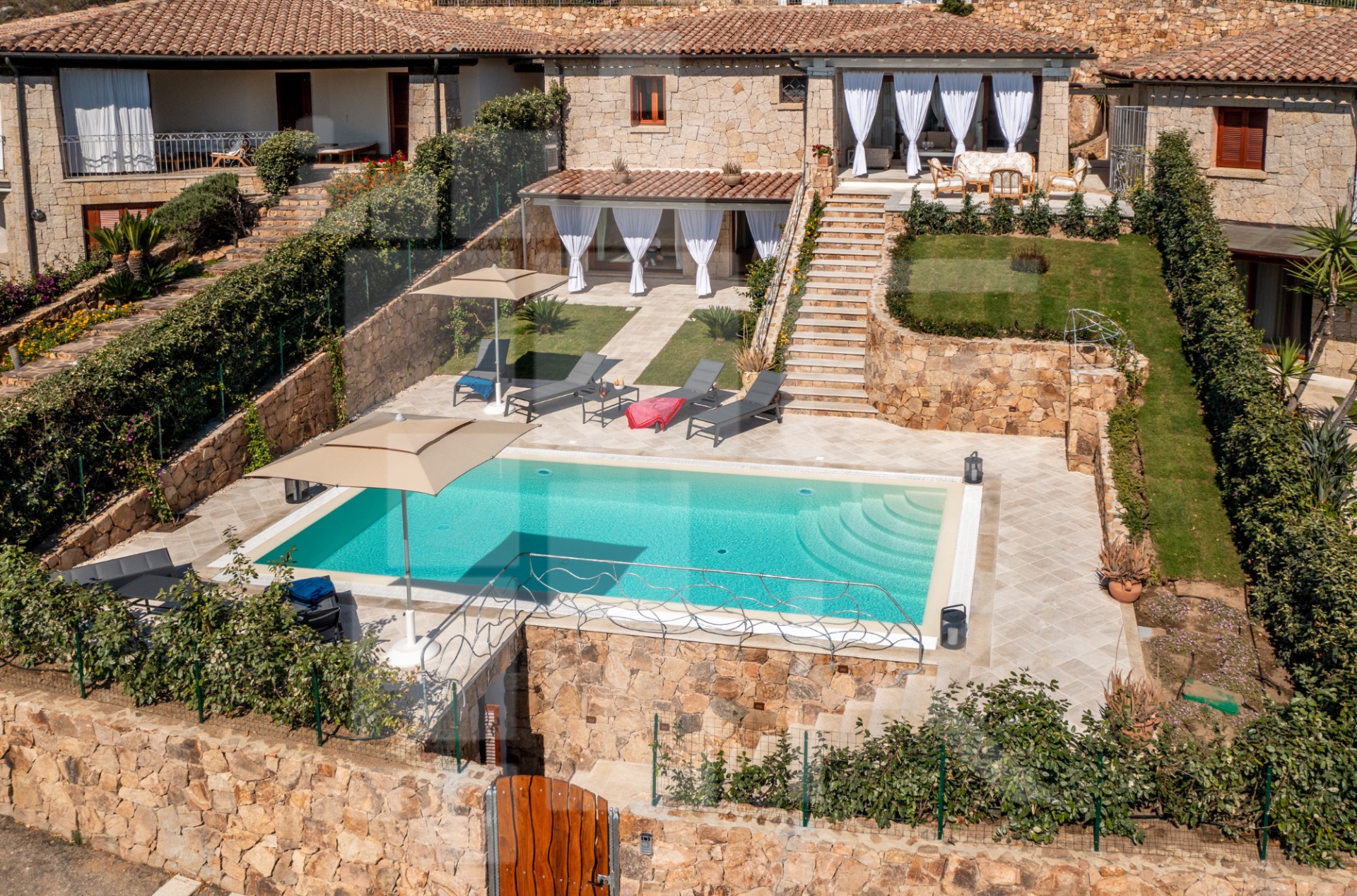 Villa Camelia a Coda Cavallo a due passi dal mare 