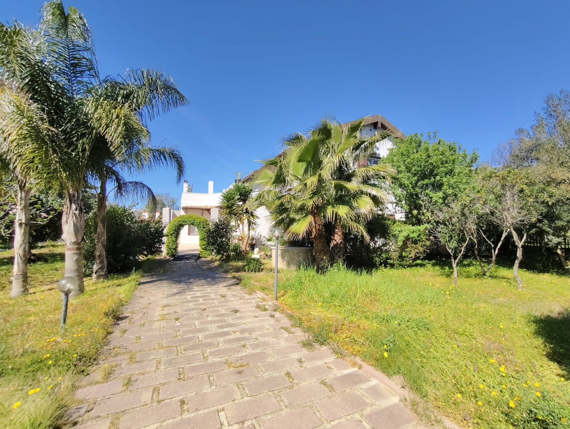 Villa a Quartu Sant'Elena in Vendita con giardino