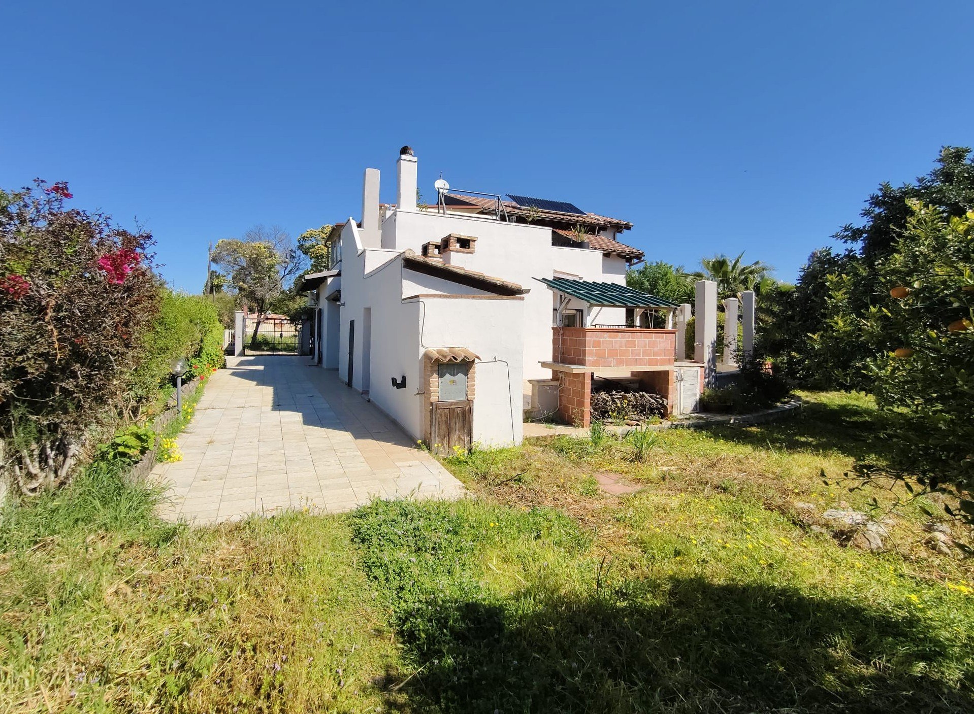 Villa a Quartu Sant'Elena in Vendita con giardino 2