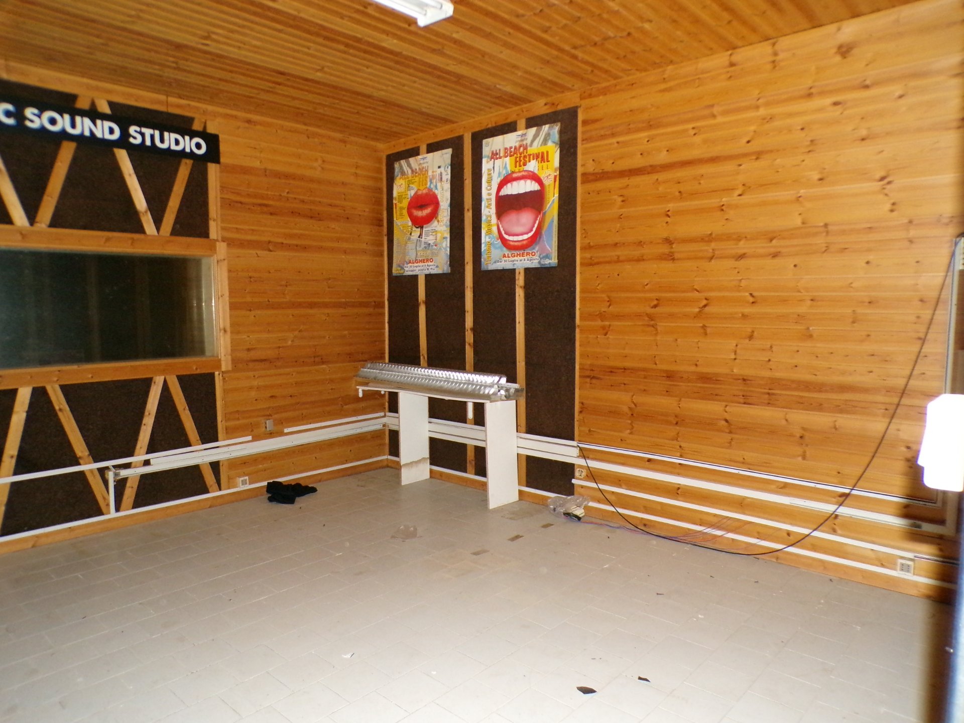 Alghero in via Pierino Enrico, magazzino ad uso deposito di 150 mq