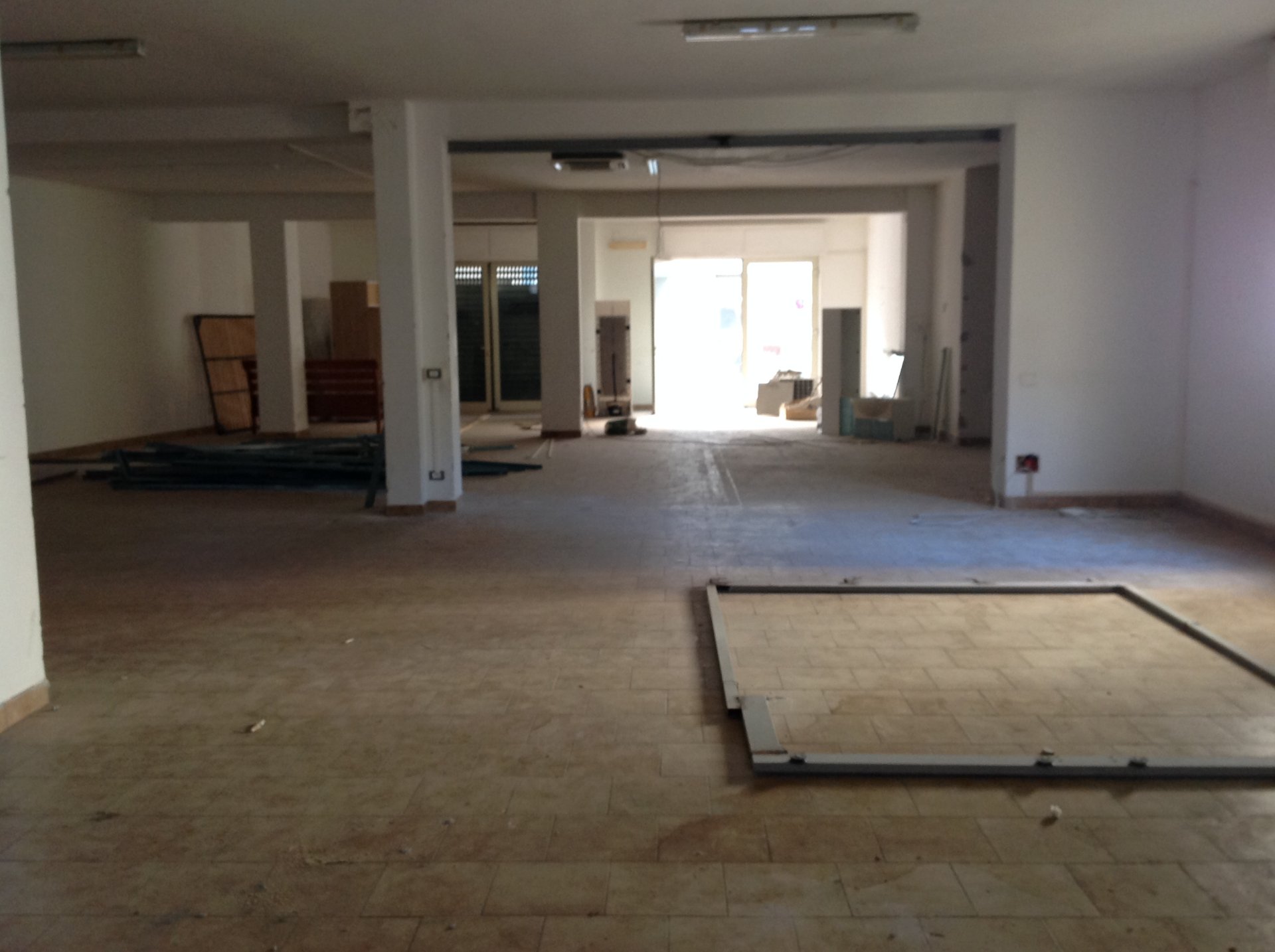 Alghero locale commerciale in via Pierino Enrico di 275 mq