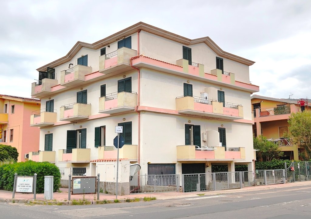 Bosa Marina, a 400 metri dalla spiaggia trilocale arredato completo di posto auto e cantina
