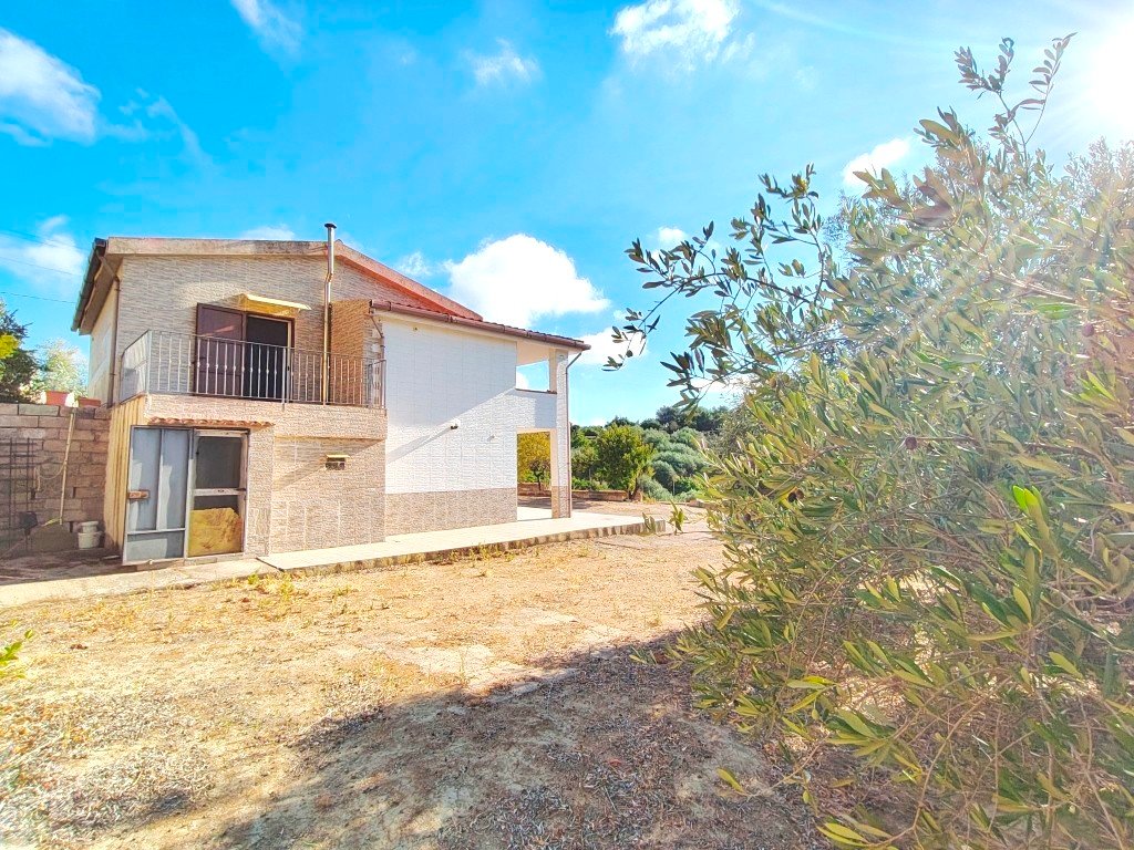 Villa a Magomadas in Vendita con giardino 8