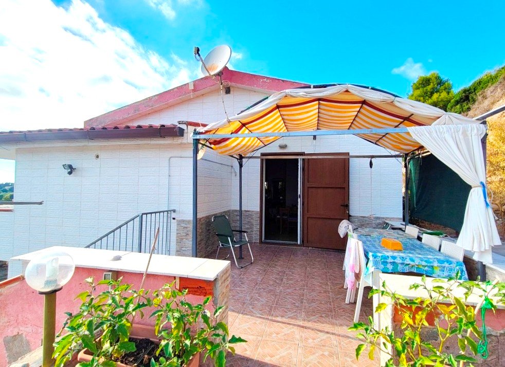 Villa a Magomadas in Vendita con giardino 23