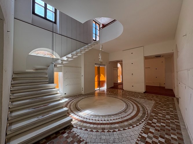 Via Luzzatti Locale Commerciale