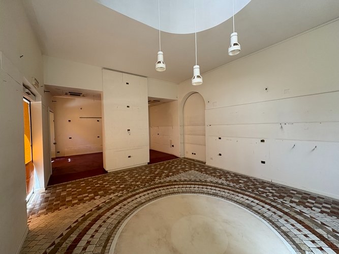 Via Luzzatti Locale Commerciale 8