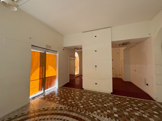 Via Luzzatti Locale Commerciale 9