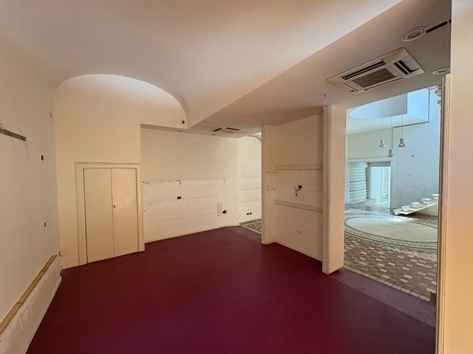 Via Luzzatti Locale Commerciale 11