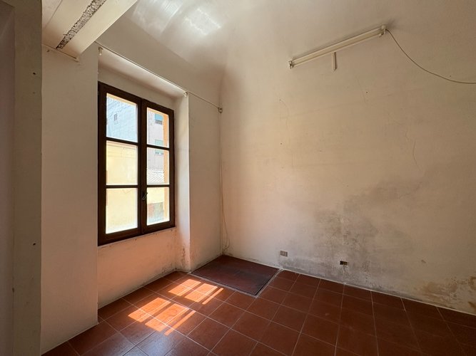 Via Luzzatti Locale Commerciale 23