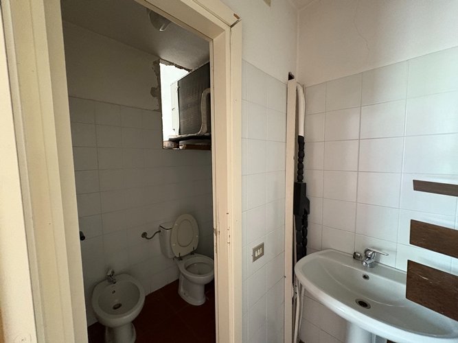 Via Luzzatti Locale Commerciale 24