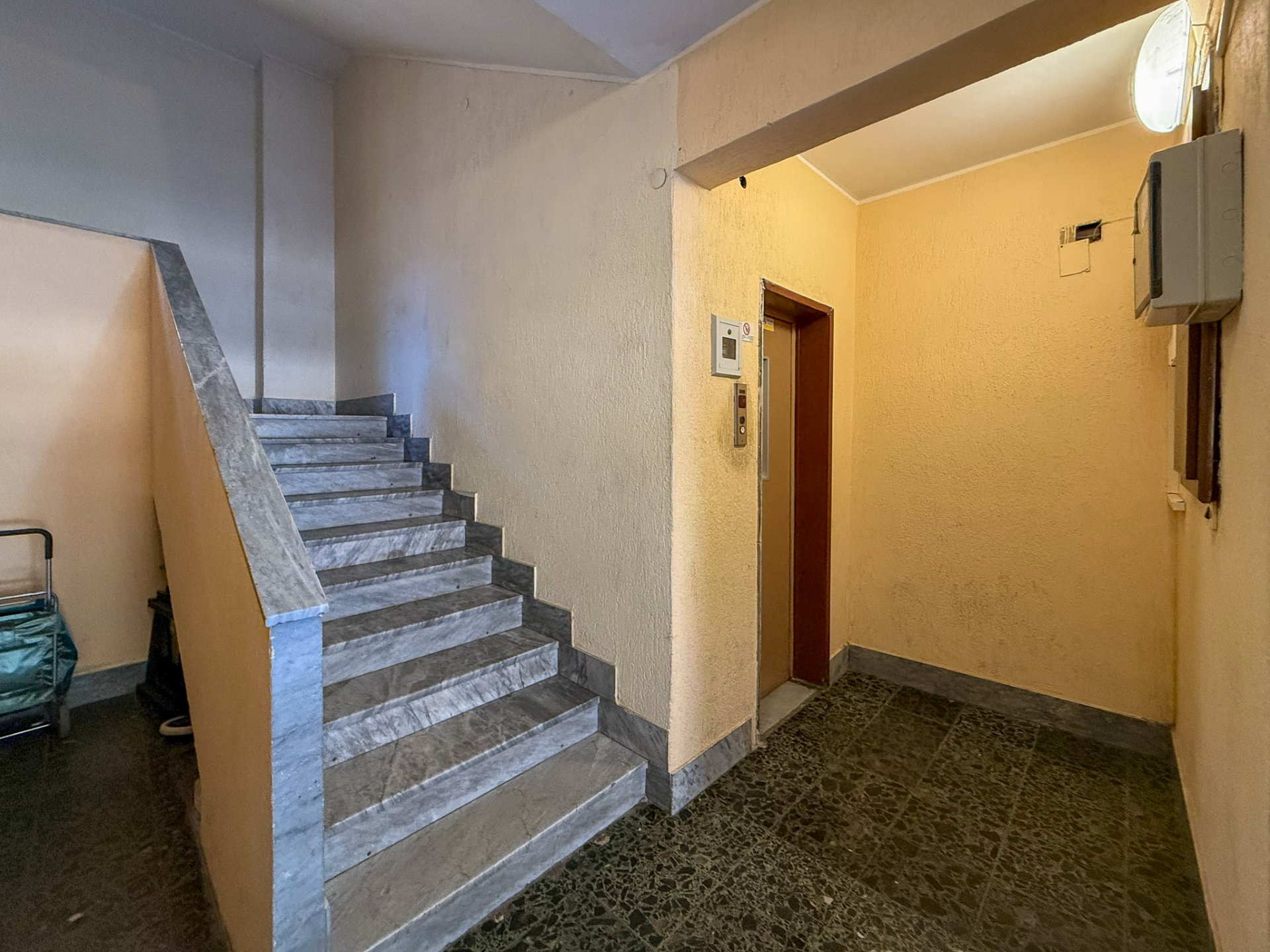 Piazza Giovanni XXIII panoramico piano alto 5