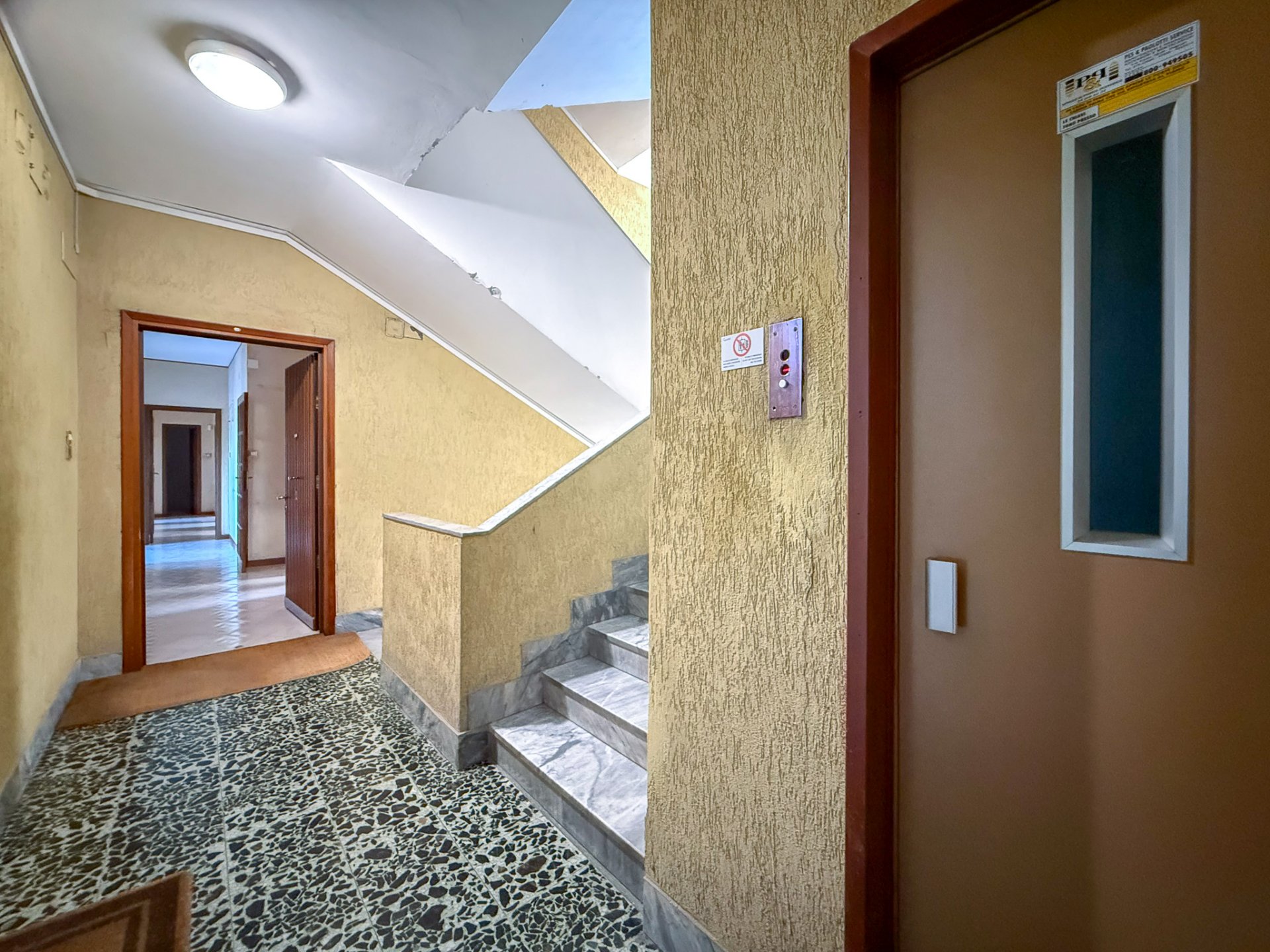 Piazza Giovanni XXIII panoramico piano alto 7