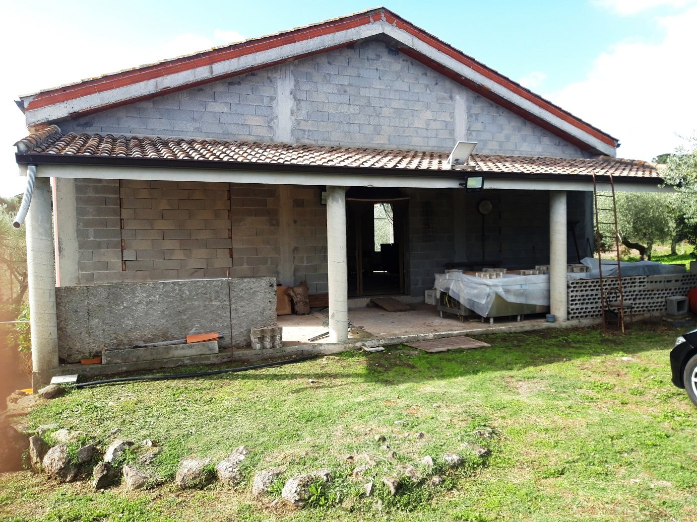 Villa a Ittiri in Vendita con giardino