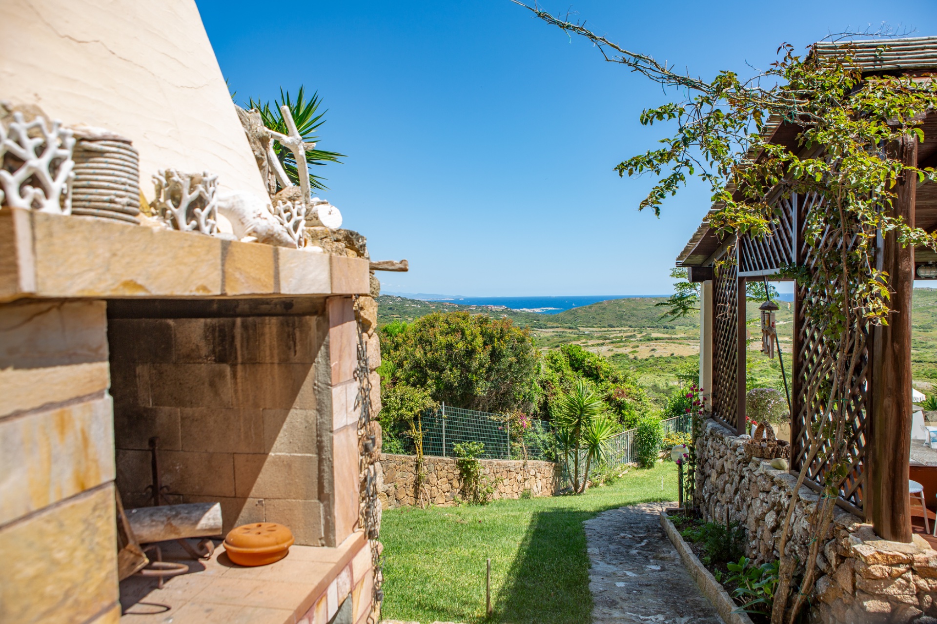 Villa a Santa Teresa Gallura in Vendita con giardino 2