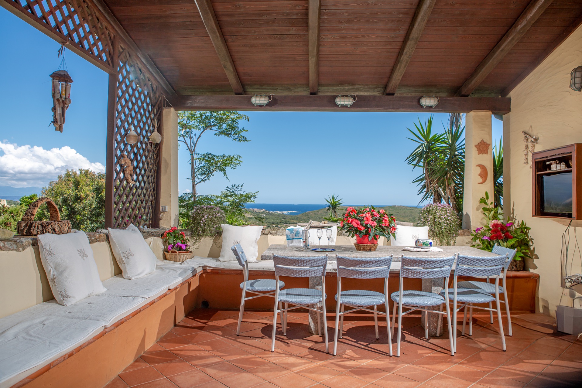 Villa a Santa Teresa Gallura in Vendita con giardino