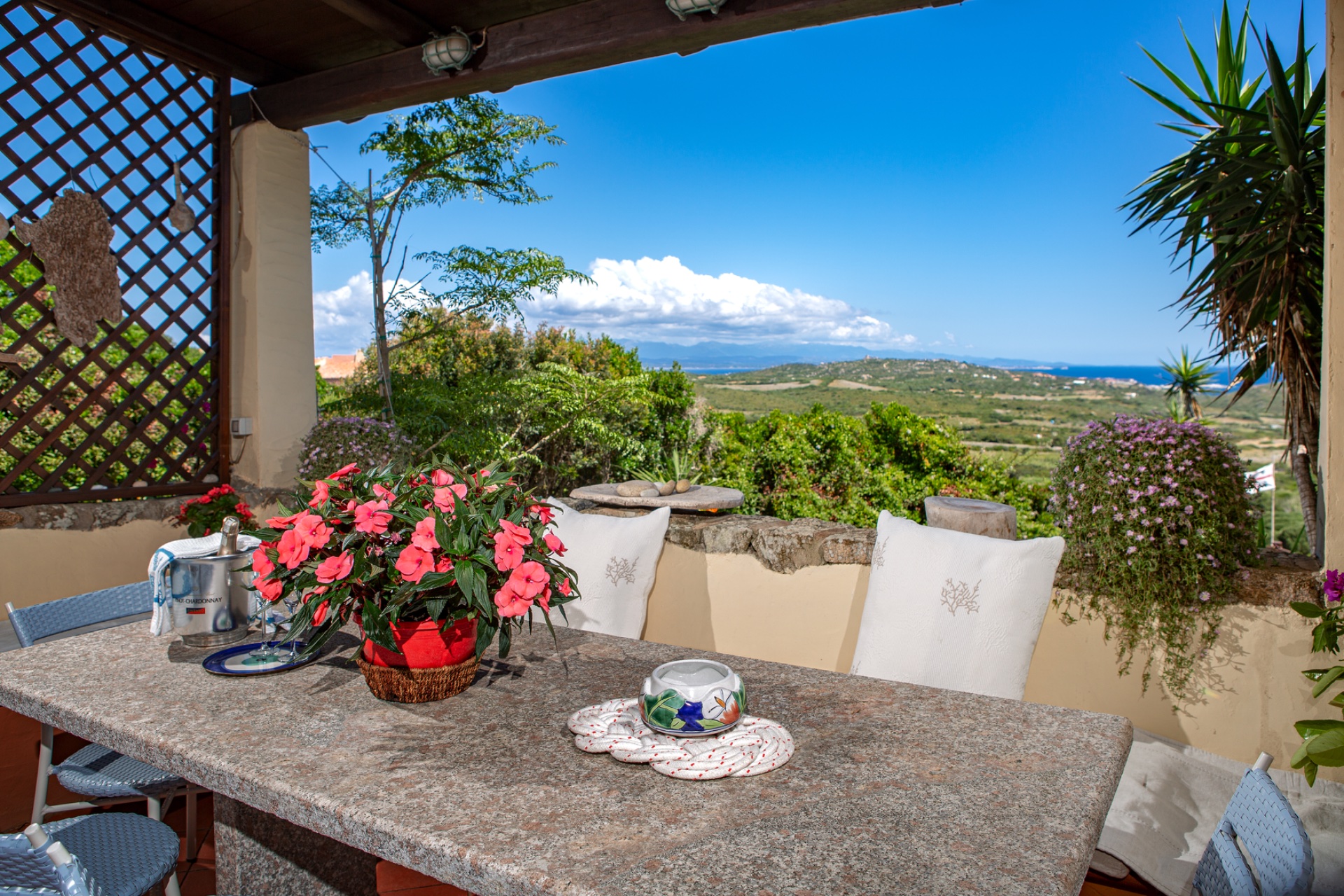 Villa a Santa Teresa Gallura in Vendita con giardino 3