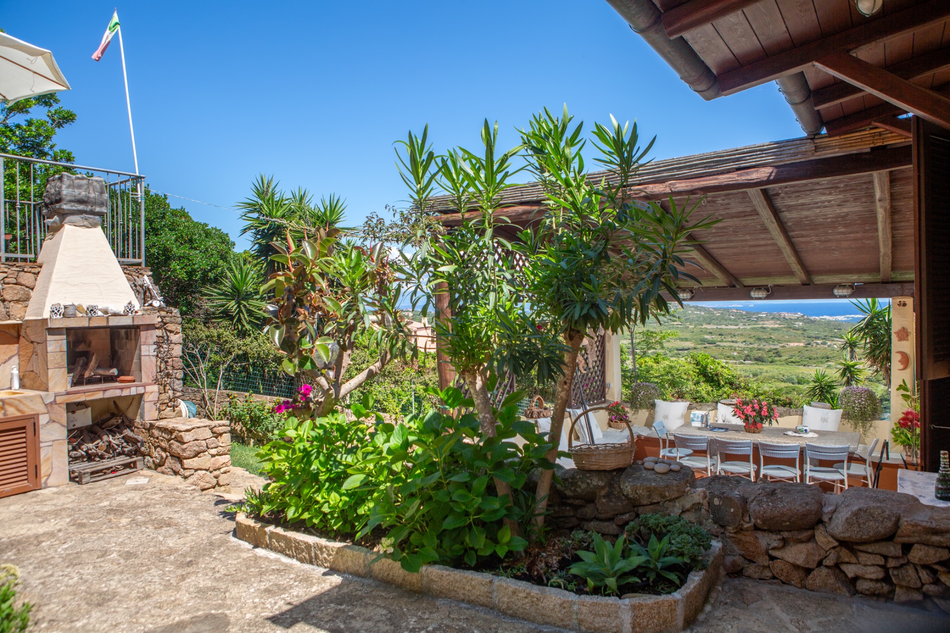 Villa a Santa Teresa Gallura in Vendita con giardino 5