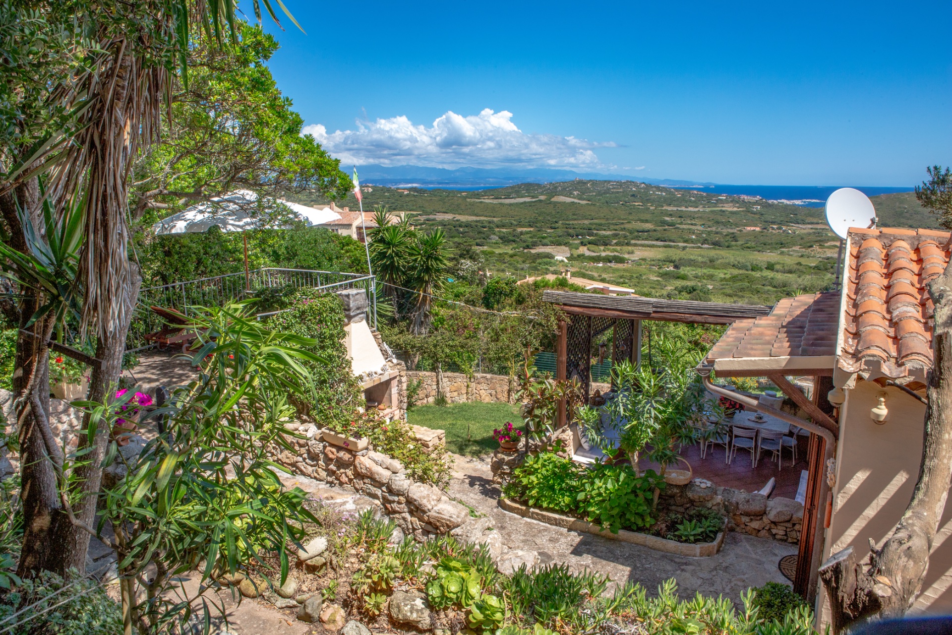 Villa a Santa Teresa Gallura in Vendita con giardino 9