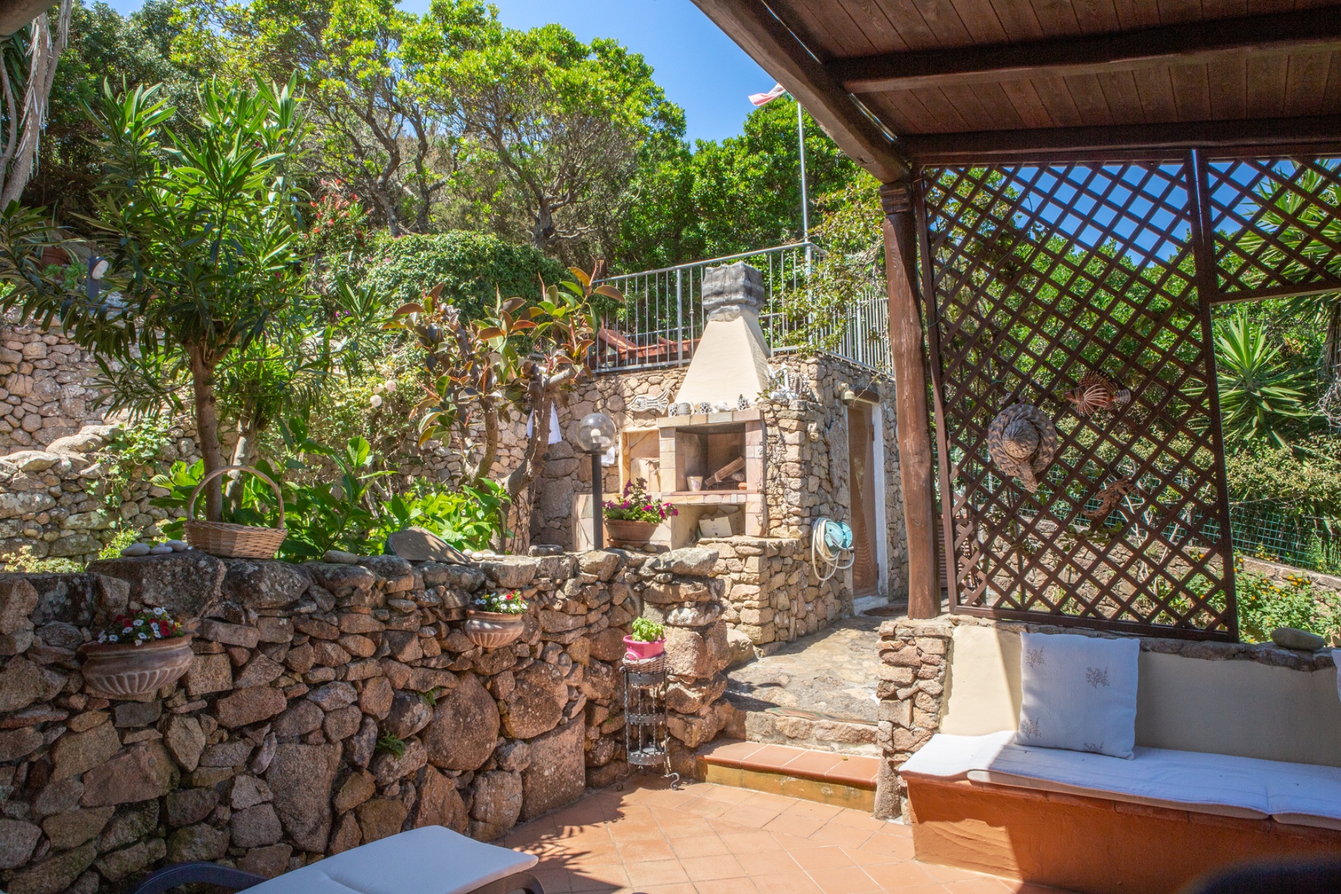 Villa a Santa Teresa Gallura in Vendita con giardino 18