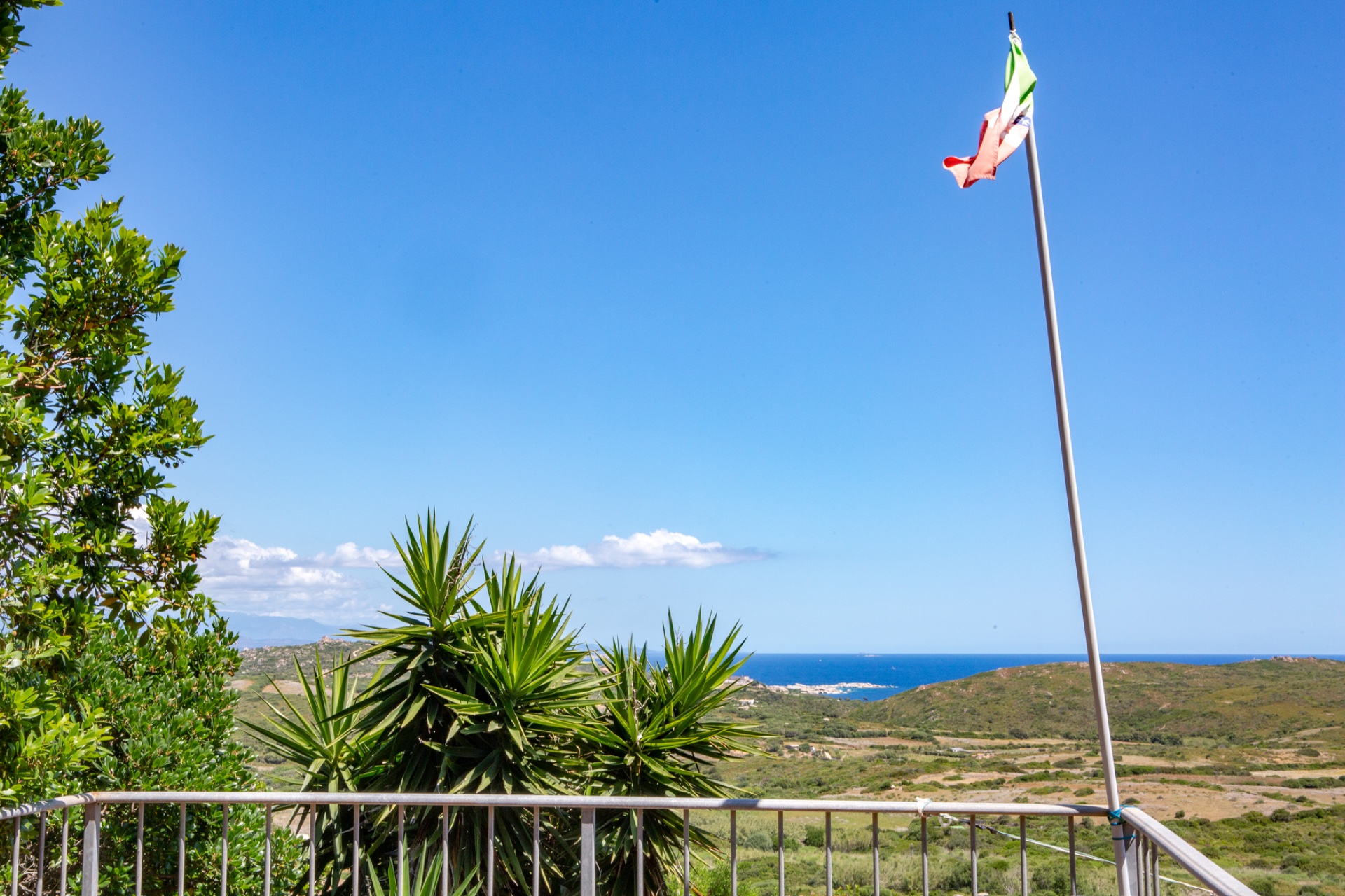 Villa a Santa Teresa Gallura in Vendita con giardino 19