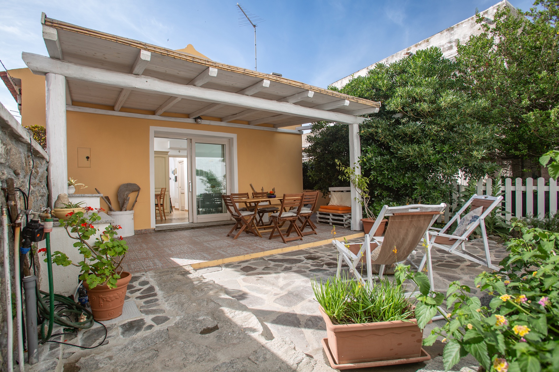 Casa a Santa Teresa Gallura in Affitto con giardino