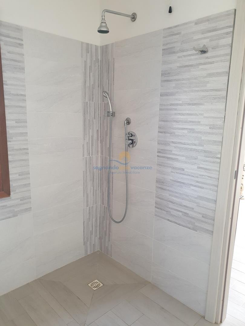 Villa singola con 3 camere e 3 bagni vista mare san teodoro 14